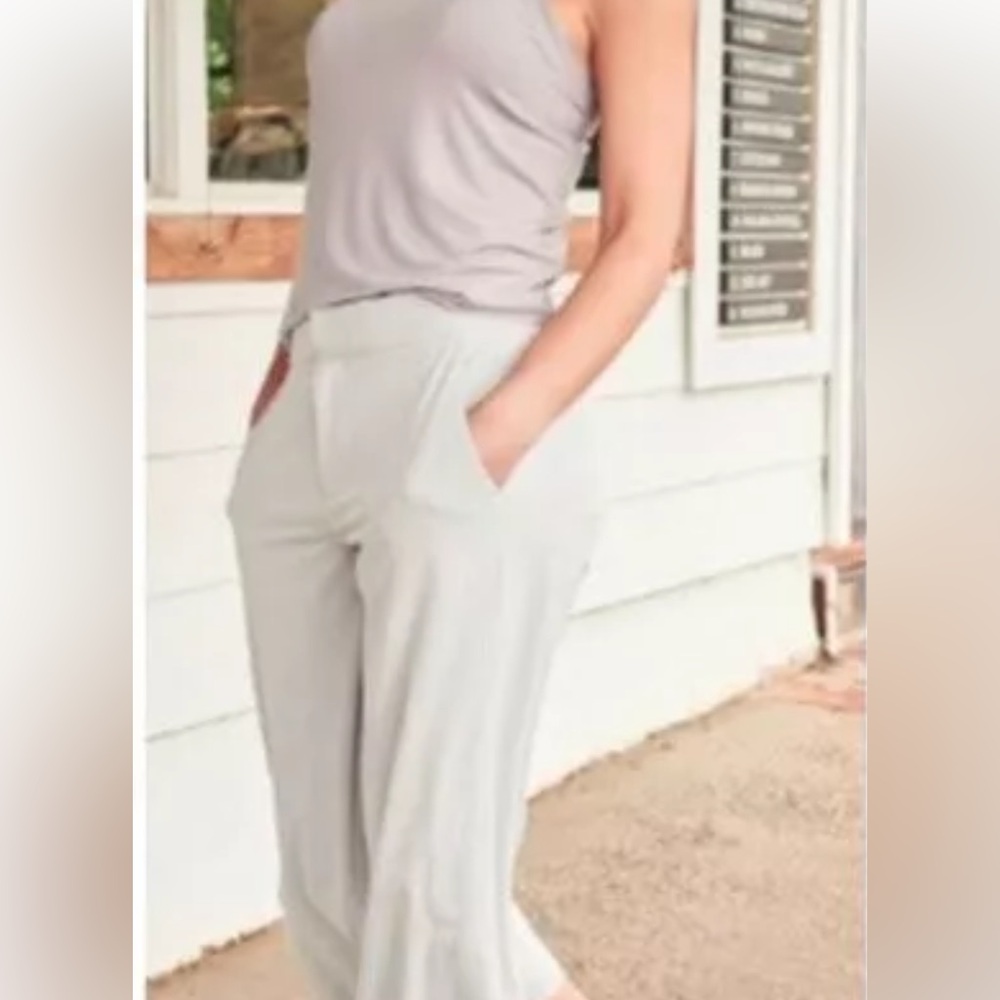 Athleta light grey snap crop pants